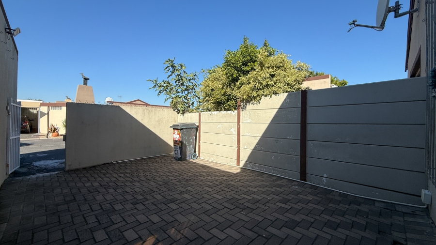 2 Bedroom Property for Sale in Glenwood Western Cape